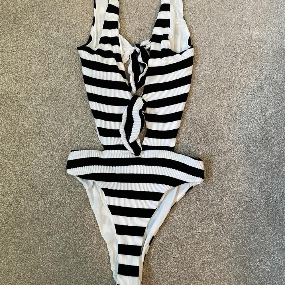 Forever 21 cutout stripe one piece swimsuit
